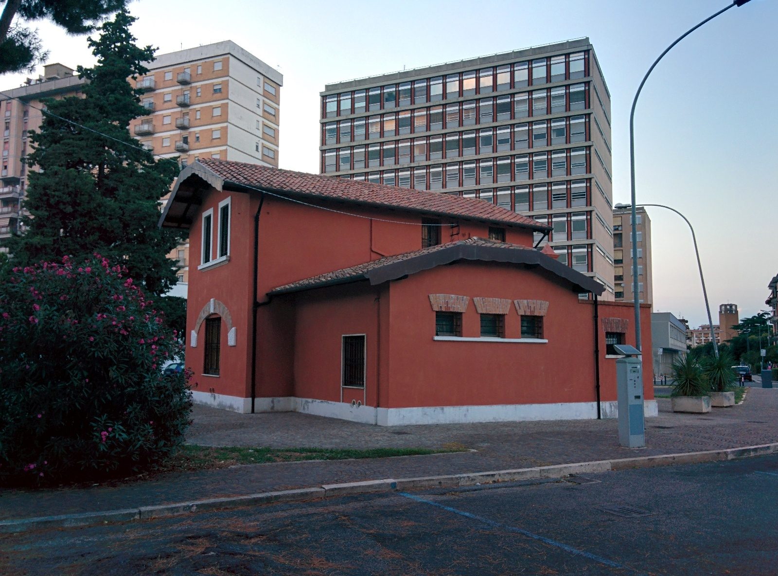 Istituto Antimalarico Pontino, Latina - 01.jpg